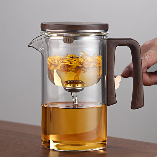 The Xiaoman Yao stemless Drifting Cup features a one-click glass suction flask that automatically separates the cups
